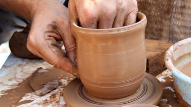 Careers in Pottery: Potters for Manufacturing